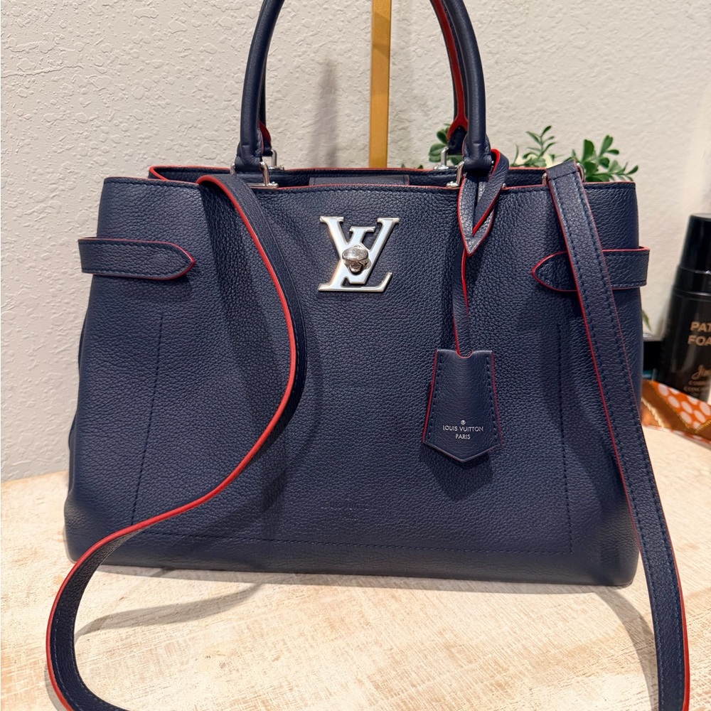 Louis Vuitton Lock me